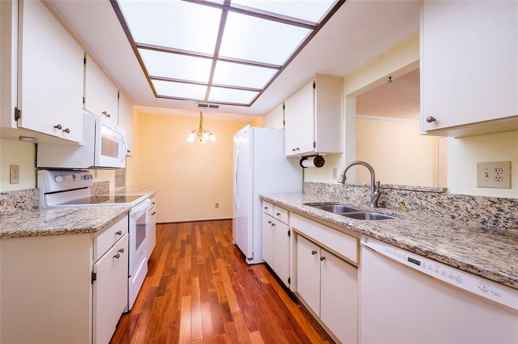 For Sale: $340,000 (2 beds, 2 baths, 1110 Square Feet)