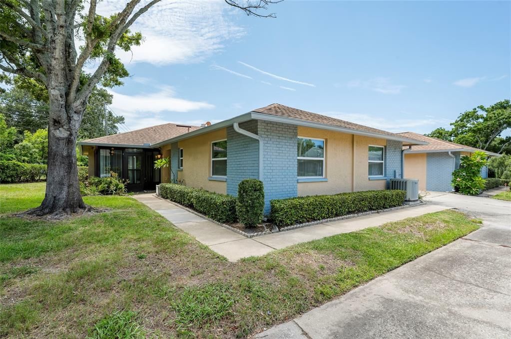 For Sale: $340,000 (2 beds, 2 baths, 1110 Square Feet)