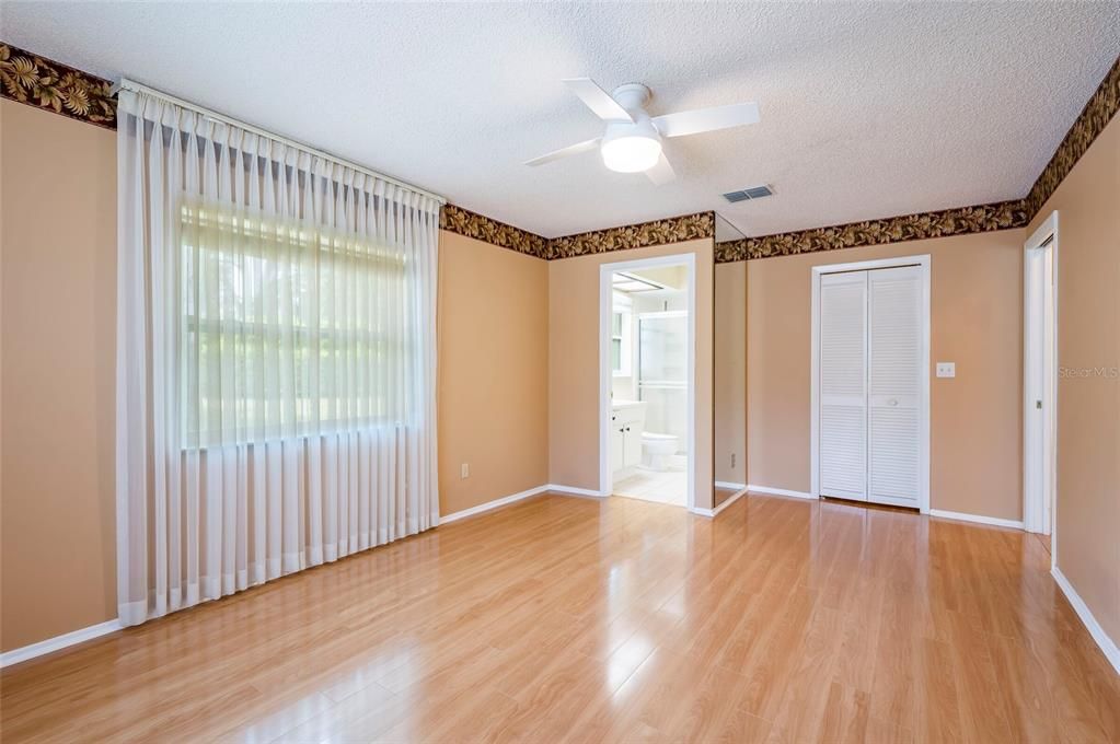 For Sale: $340,000 (2 beds, 2 baths, 1110 Square Feet)