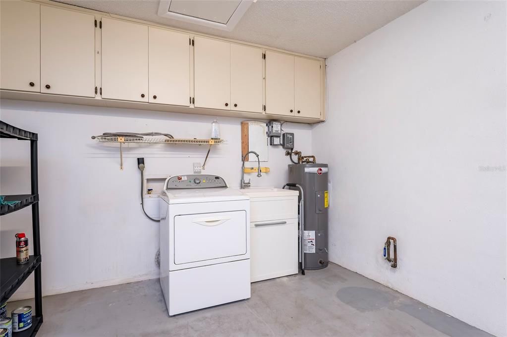 For Sale: $340,000 (2 beds, 2 baths, 1110 Square Feet)