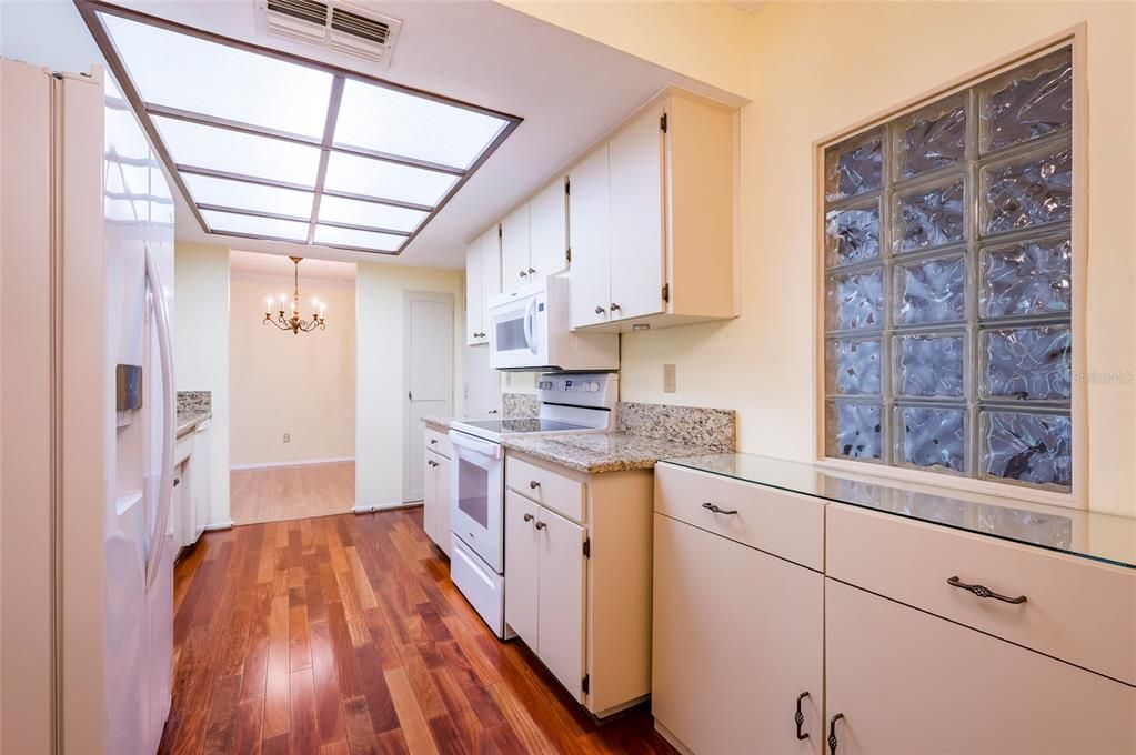 For Sale: $340,000 (2 beds, 2 baths, 1110 Square Feet)