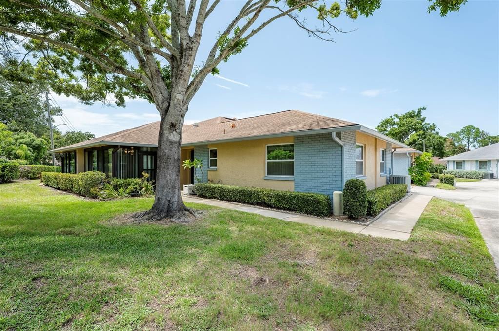 For Sale: $340,000 (2 beds, 2 baths, 1110 Square Feet)