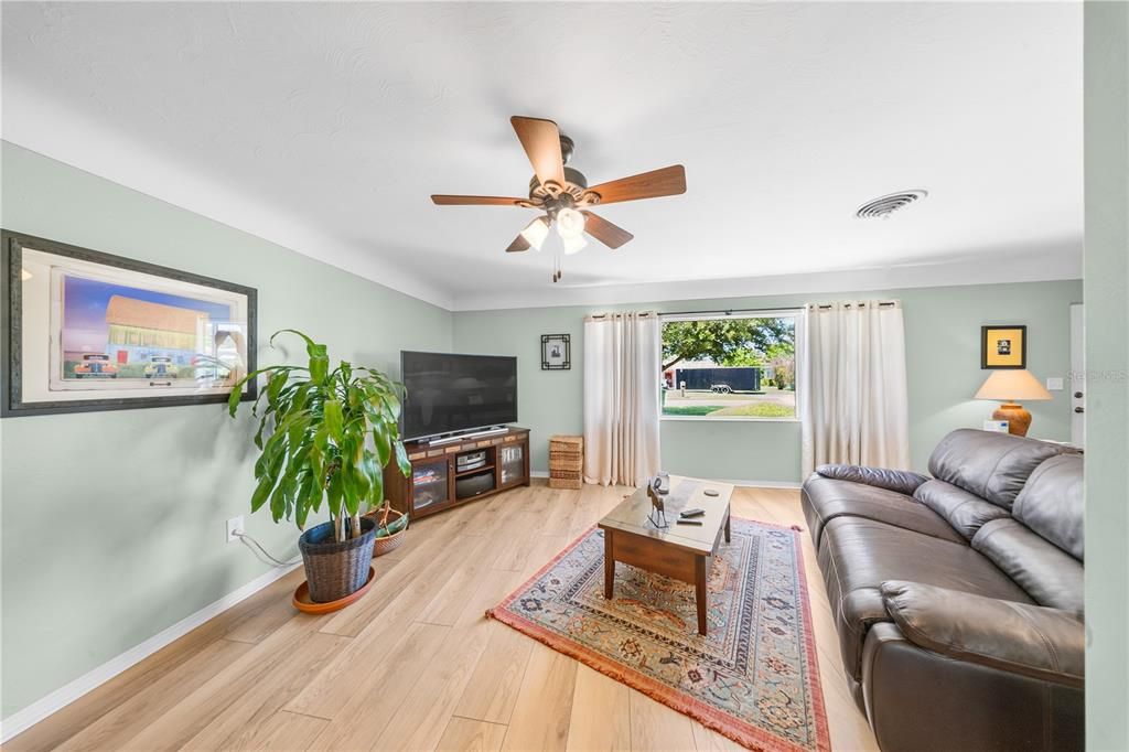 En Venta: $375,000 (3 camas, 2 baños, 1520 Pies cuadrados)