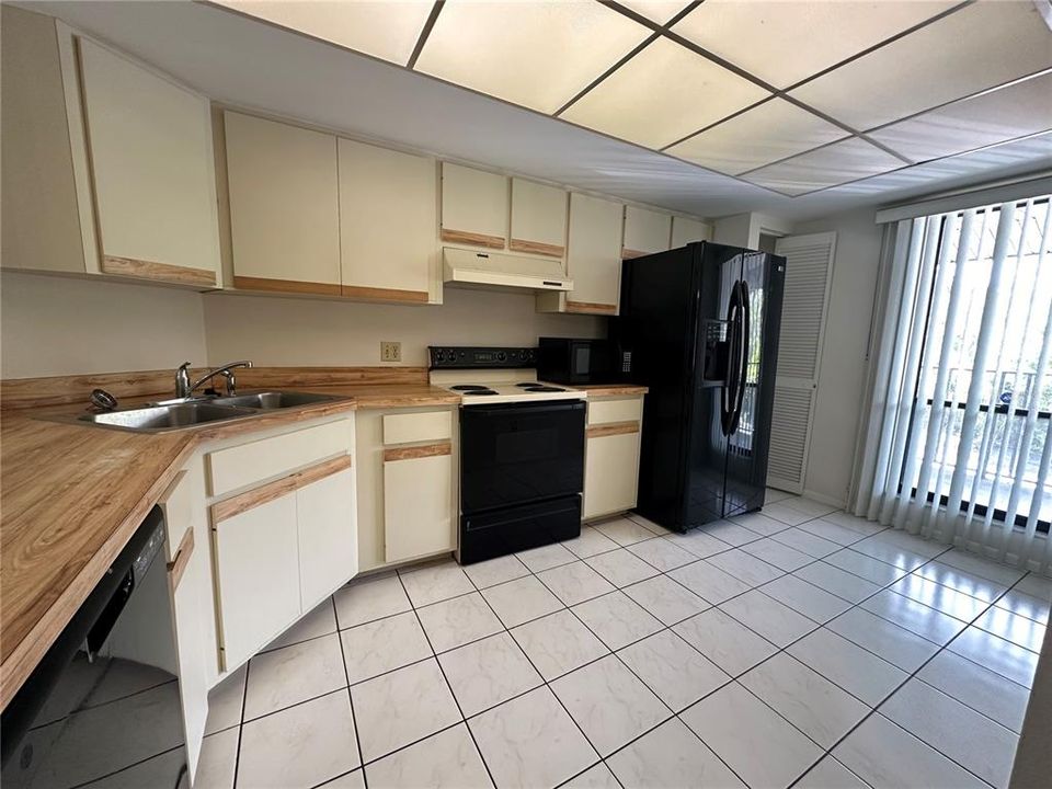В аренду: $1,850 (2 спален, 2 ванн, 1065 Квадратных фут)
