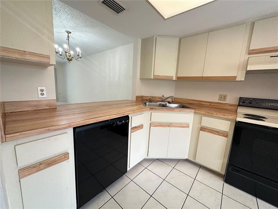 В аренду: $1,850 (2 спален, 2 ванн, 1065 Квадратных фут)