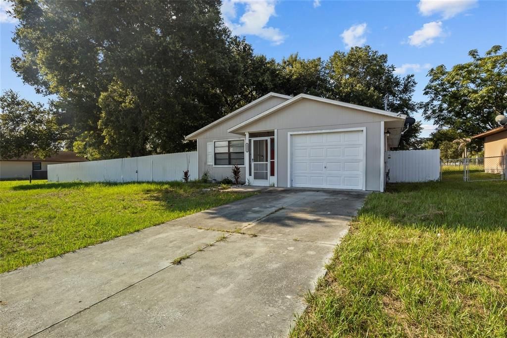 For Sale: $210,000 (3 beds, 2 baths, 1108 Square Feet)