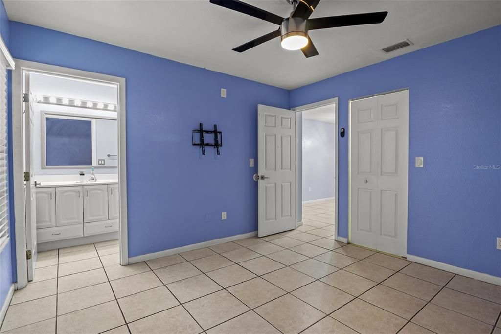 For Sale: $210,000 (3 beds, 2 baths, 1108 Square Feet)