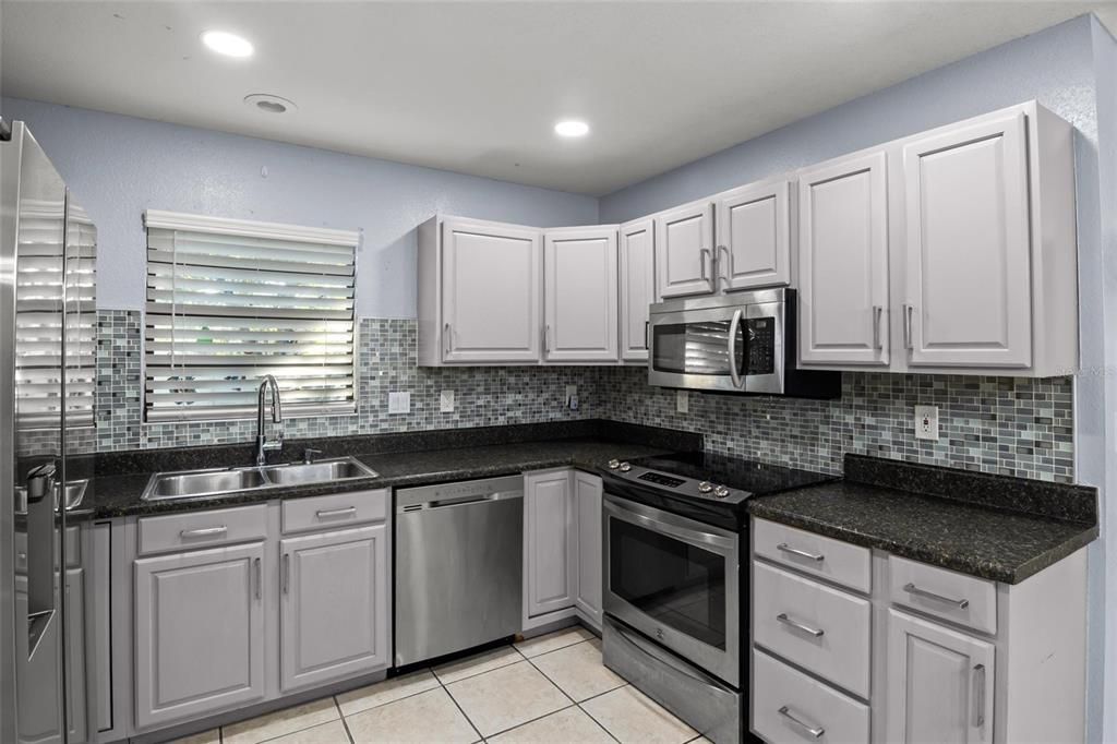 For Sale: $210,000 (3 beds, 2 baths, 1108 Square Feet)