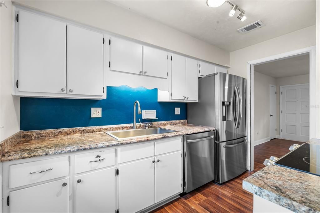 For Sale: $250,000 (3 beds, 2 baths, 1118 Square Feet)