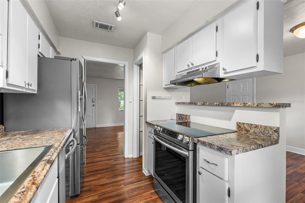 For Sale: $250,000 (3 beds, 2 baths, 1118 Square Feet)