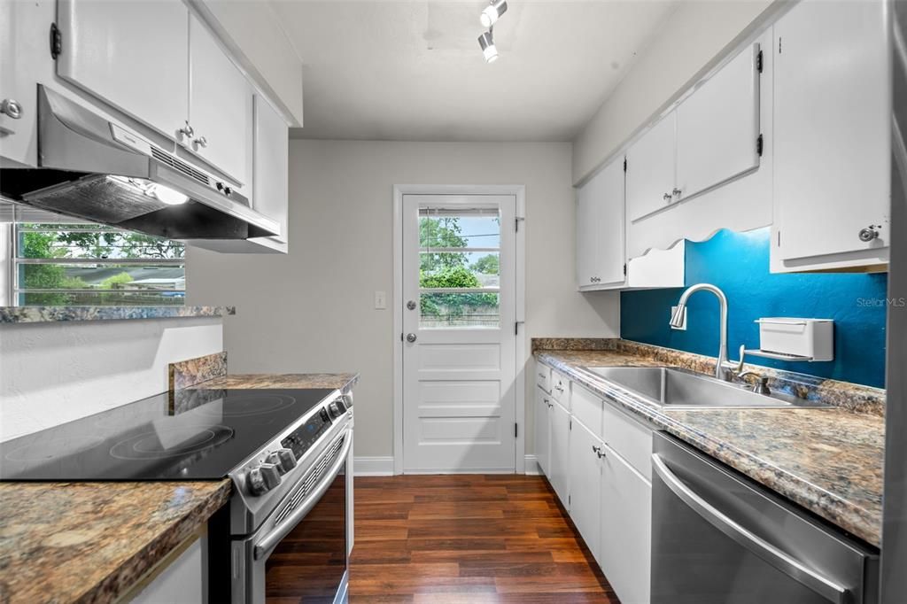 For Sale: $250,000 (3 beds, 2 baths, 1118 Square Feet)