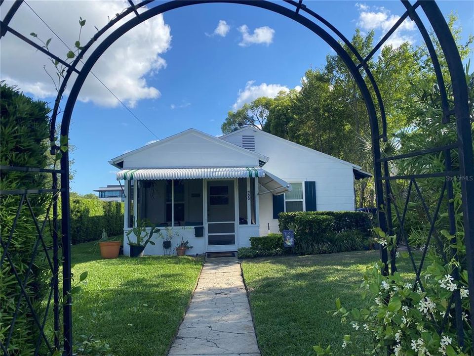 For Rent: $2,300 (2 beds, 2 baths, 1250 Square Feet)