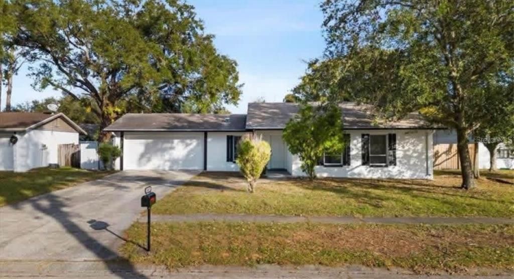 For Rent: $3,300 (4 beds, 2 baths, 1465 Square Feet)