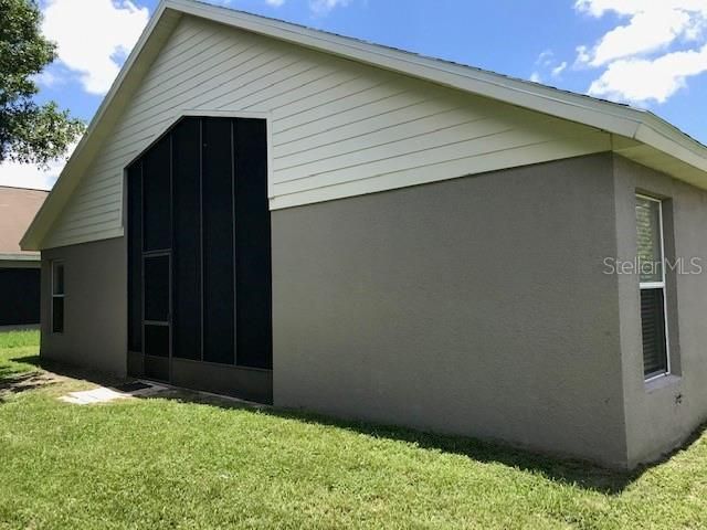 For Rent: $2,400 (4 beds, 2 baths, 1870 Square Feet)