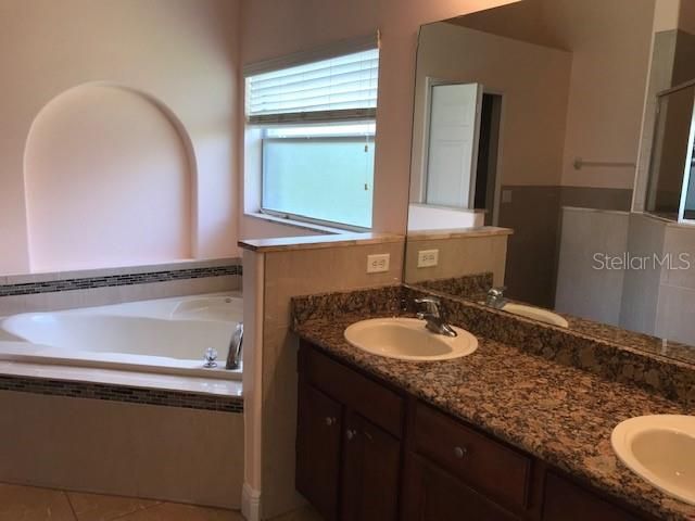 For Rent: $2,400 (4 beds, 2 baths, 1870 Square Feet)