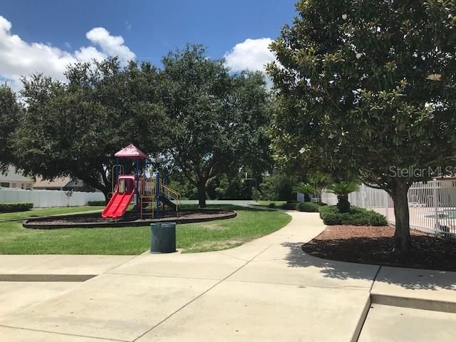 For Rent: $2,400 (4 beds, 2 baths, 1870 Square Feet)