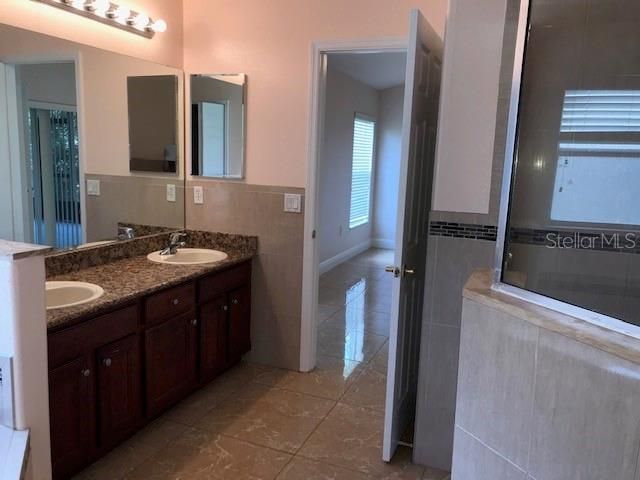 For Rent: $2,400 (4 beds, 2 baths, 1870 Square Feet)