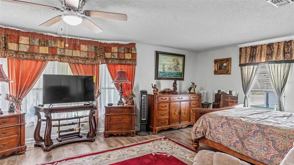 For Sale: $165,000 (2 beds, 2 baths, 1546 Square Feet)