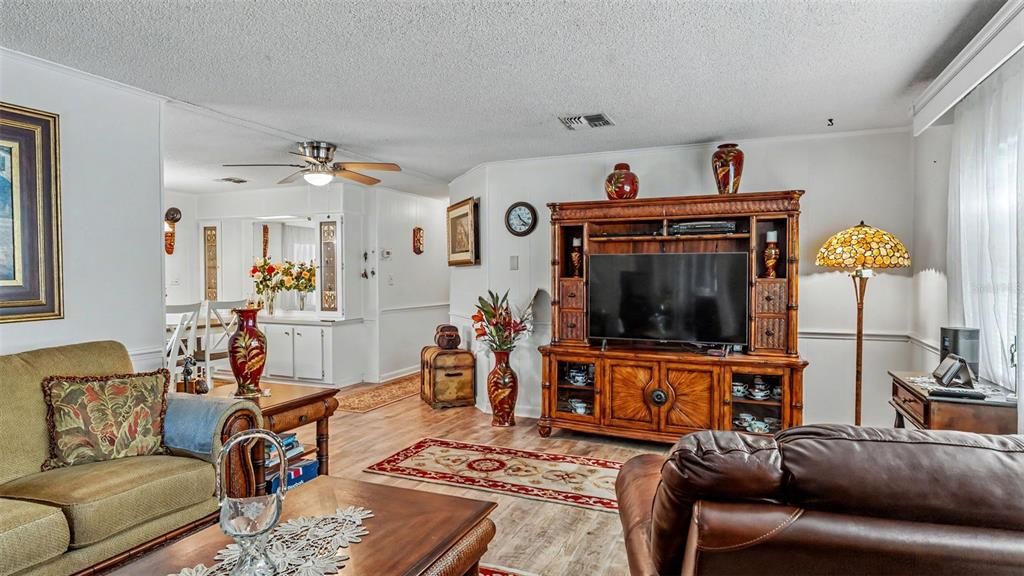 For Sale: $165,000 (2 beds, 2 baths, 1546 Square Feet)