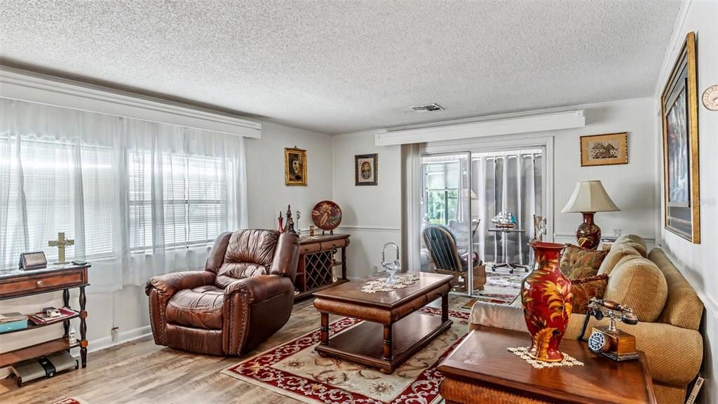 For Sale: $165,000 (2 beds, 2 baths, 1546 Square Feet)