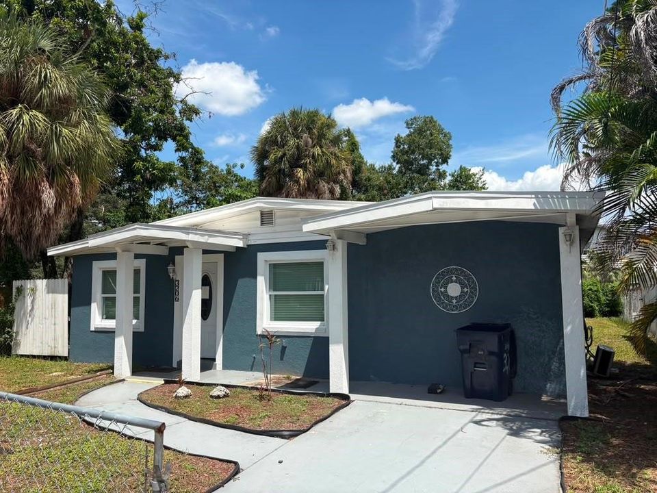 For Sale: $240,000 (2 beds, 1 baths, 1050 Square Feet)