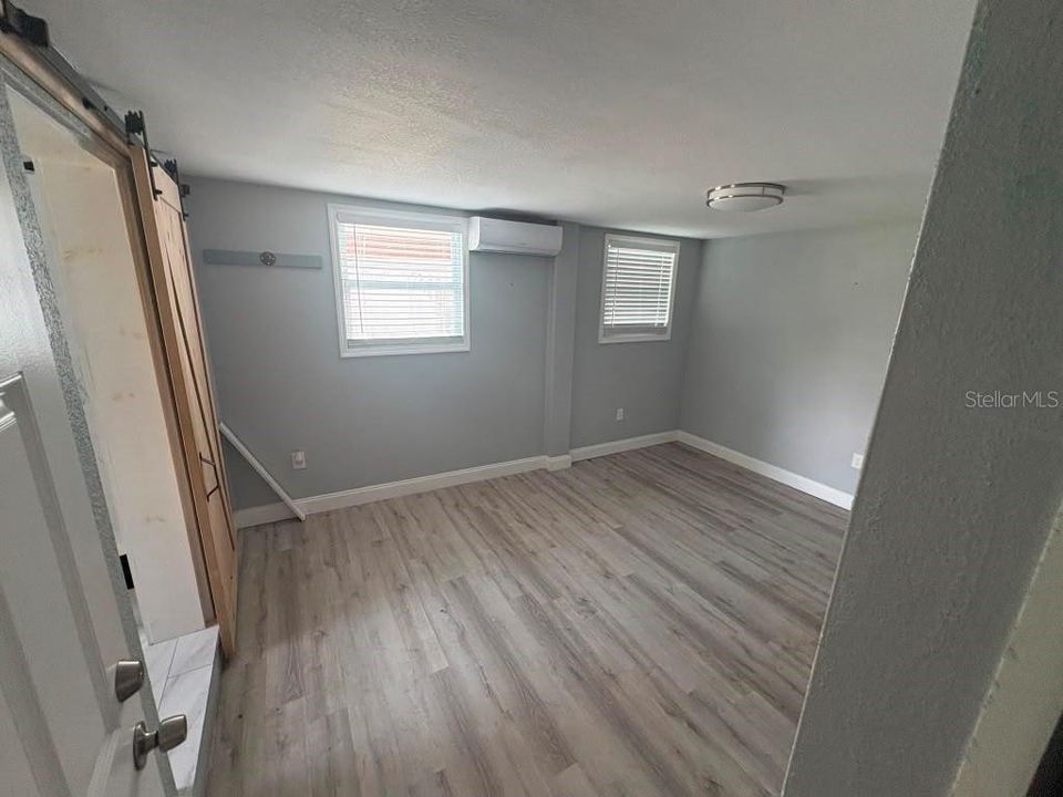 For Sale: $240,000 (2 beds, 1 baths, 1050 Square Feet)