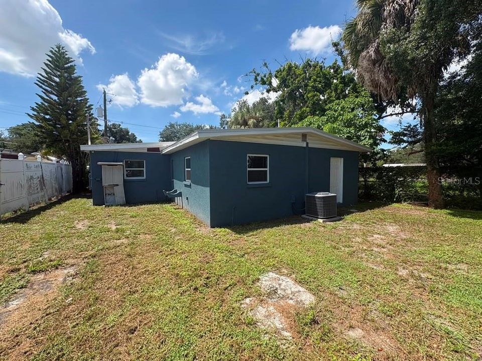 For Sale: $240,000 (2 beds, 1 baths, 1050 Square Feet)