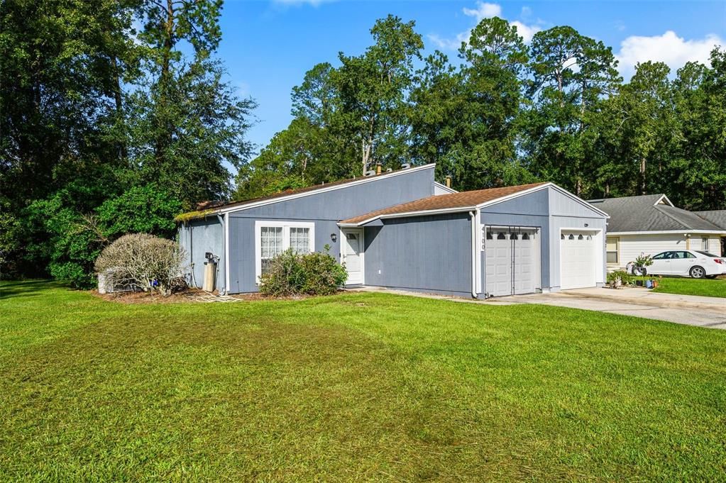 For Sale: $159,900 (2 beds, 2 baths, 1080 Square Feet)