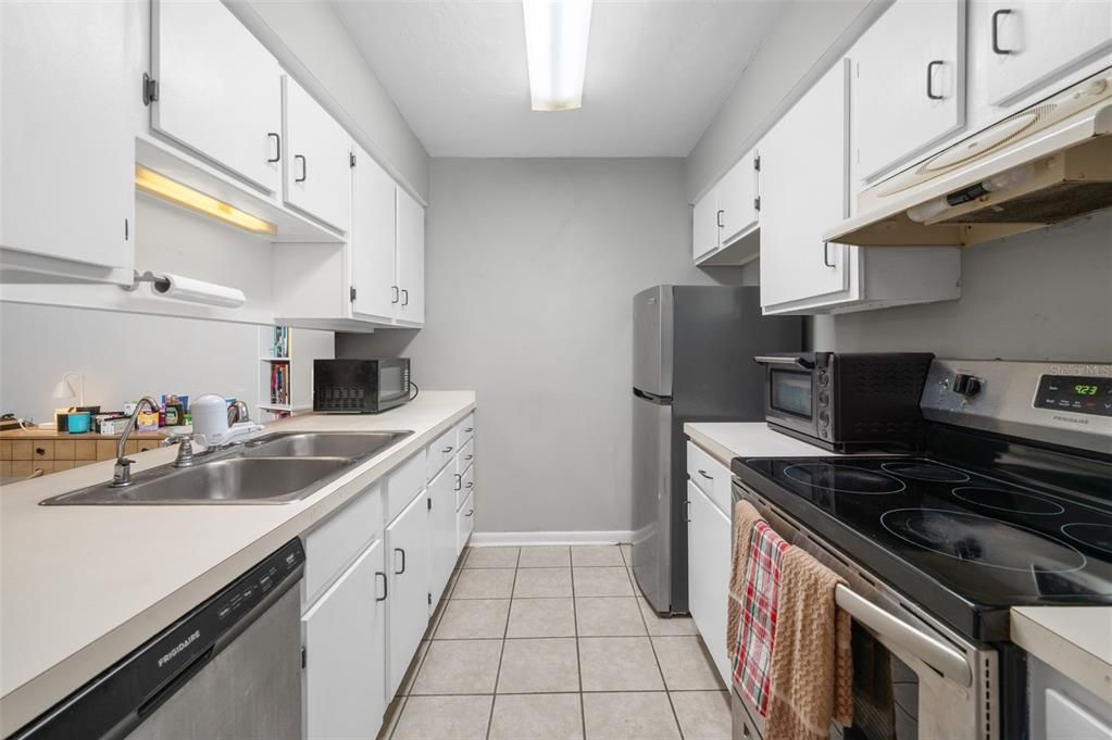 For Sale: $159,900 (2 beds, 2 baths, 1080 Square Feet)