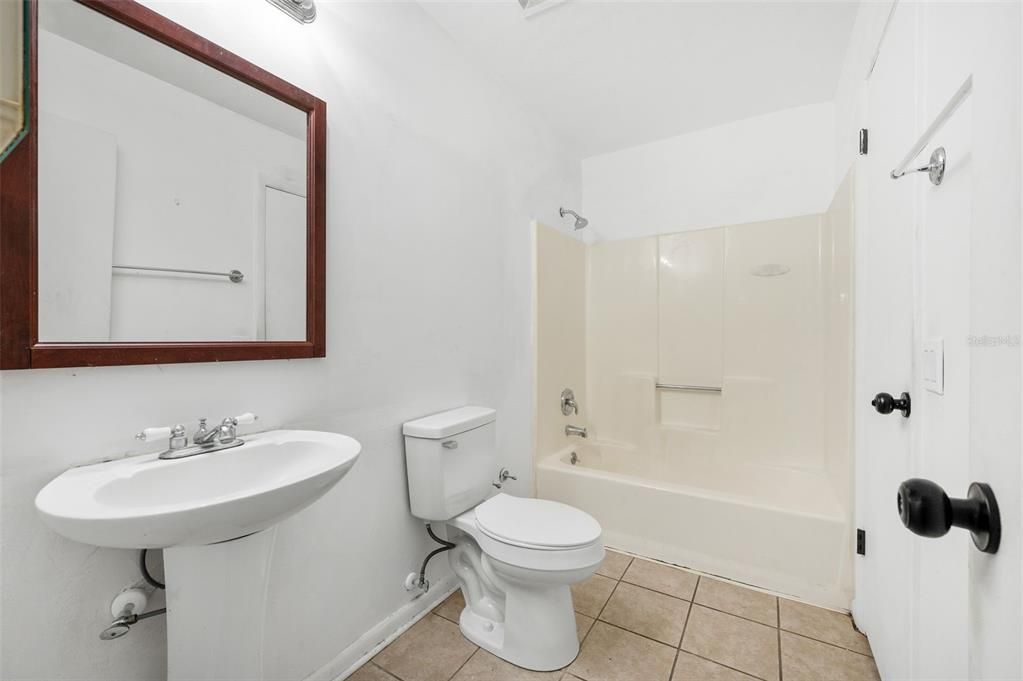 For Sale: $159,900 (2 beds, 2 baths, 1080 Square Feet)