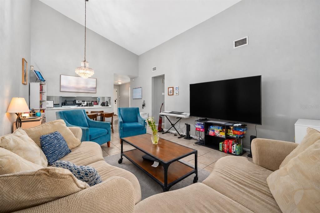For Sale: $159,900 (2 beds, 2 baths, 1080 Square Feet)