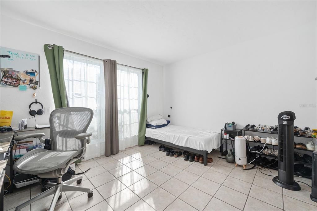 For Sale: $159,900 (2 beds, 2 baths, 1080 Square Feet)