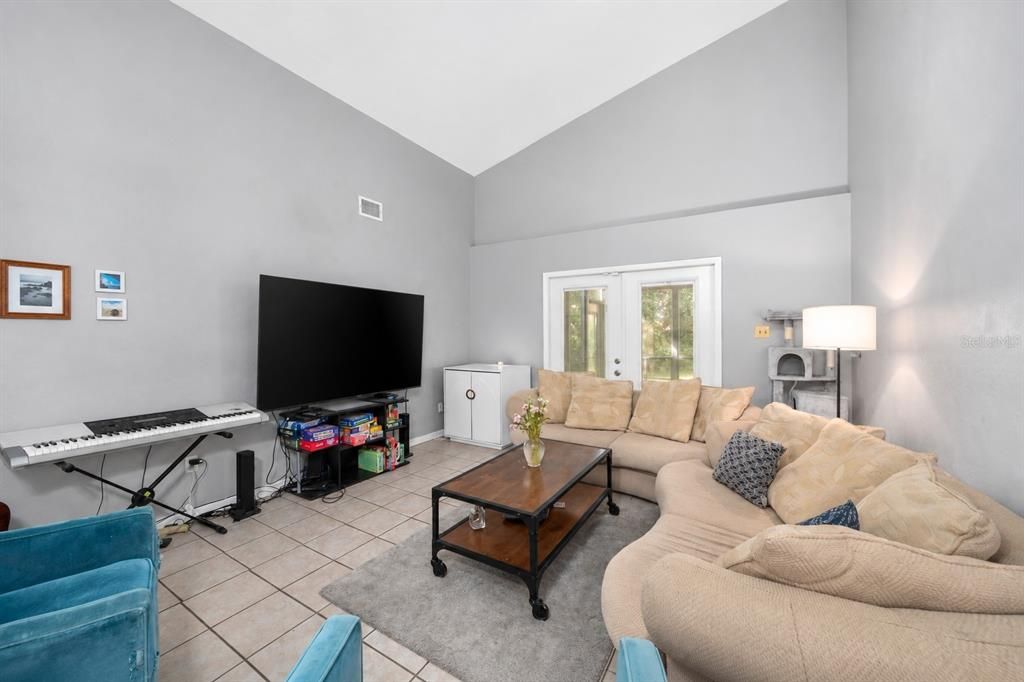 For Sale: $159,900 (2 beds, 2 baths, 1080 Square Feet)
