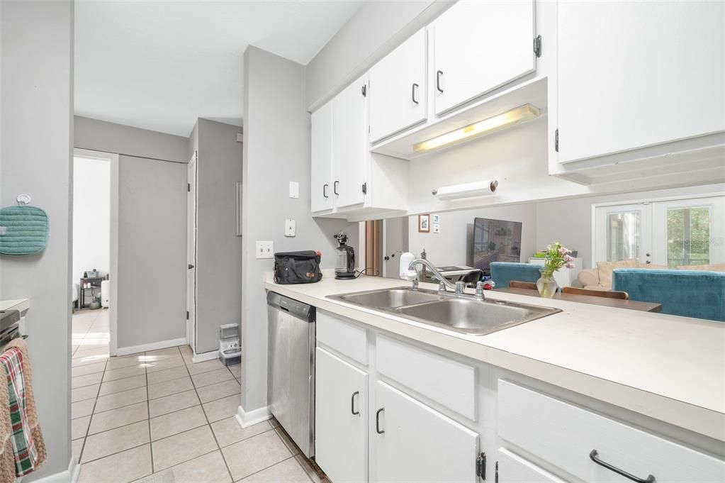 For Sale: $159,900 (2 beds, 2 baths, 1080 Square Feet)