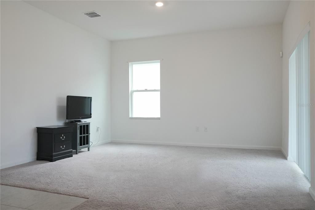 For Sale: $320,000 (4 beds, 2 baths, 1822 Square Feet)