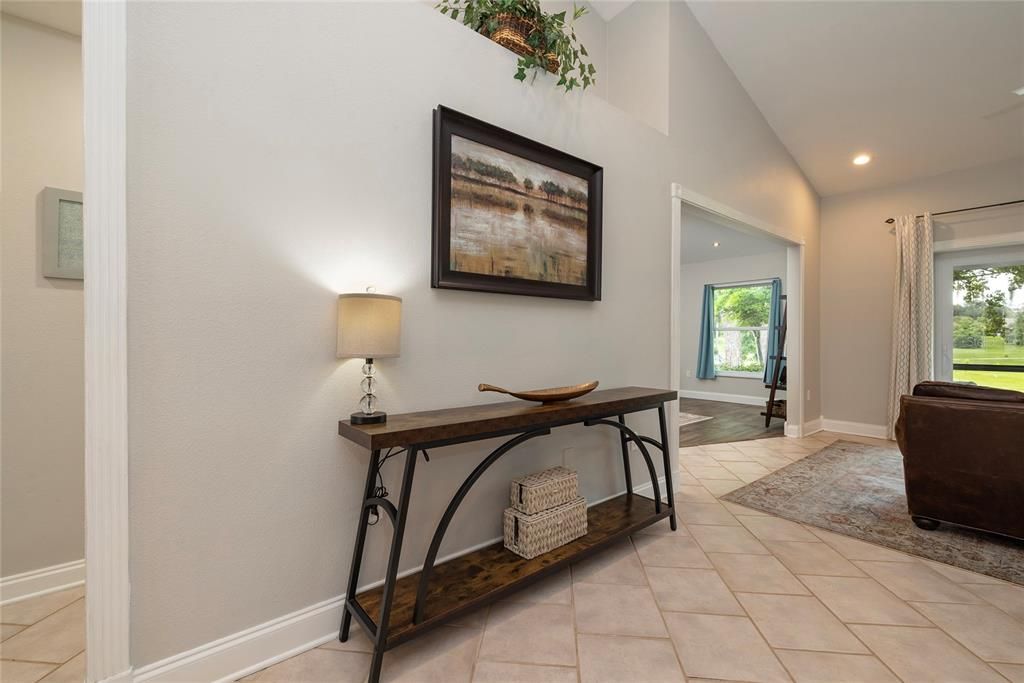 Под контрактом: $525,000 (3 спален, 2 ванн, 1799 Квадратных фут)