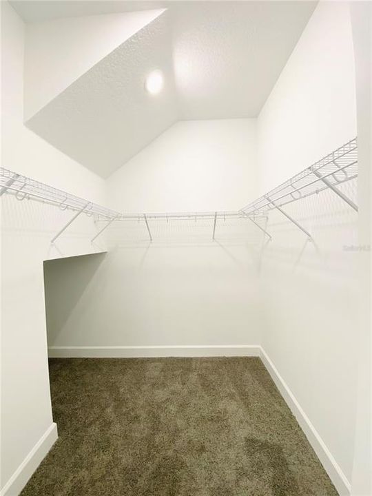 For Rent: $3,895 (4 beds, 3 baths, 2553 Square Feet)