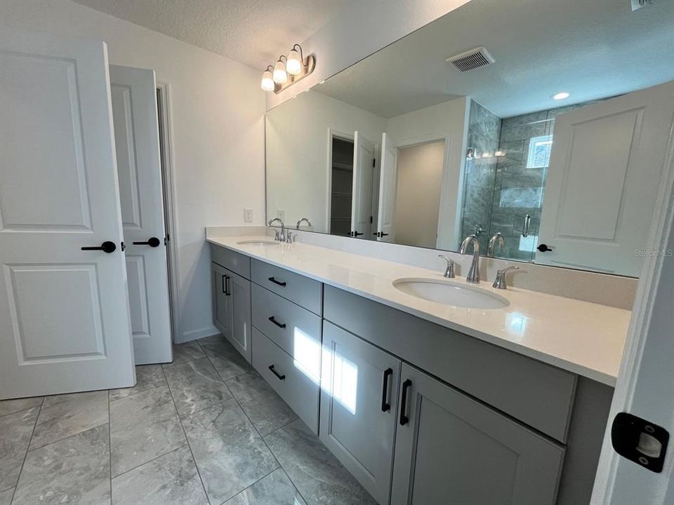 For Rent: $3,100 (4 beds, 3 baths, 2142 Square Feet)
