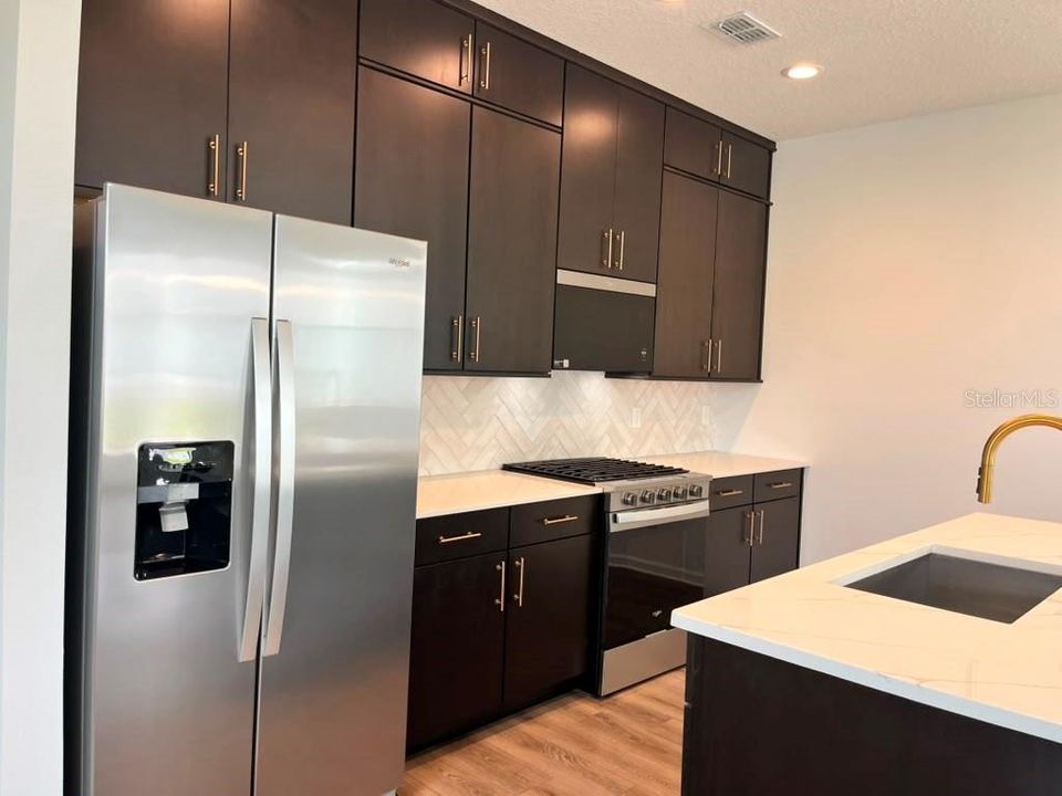 For Rent: $3,100 (4 beds, 3 baths, 2142 Square Feet)