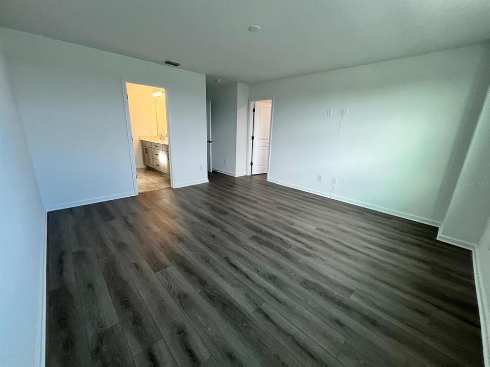 For Rent: $3,100 (4 beds, 3 baths, 2142 Square Feet)