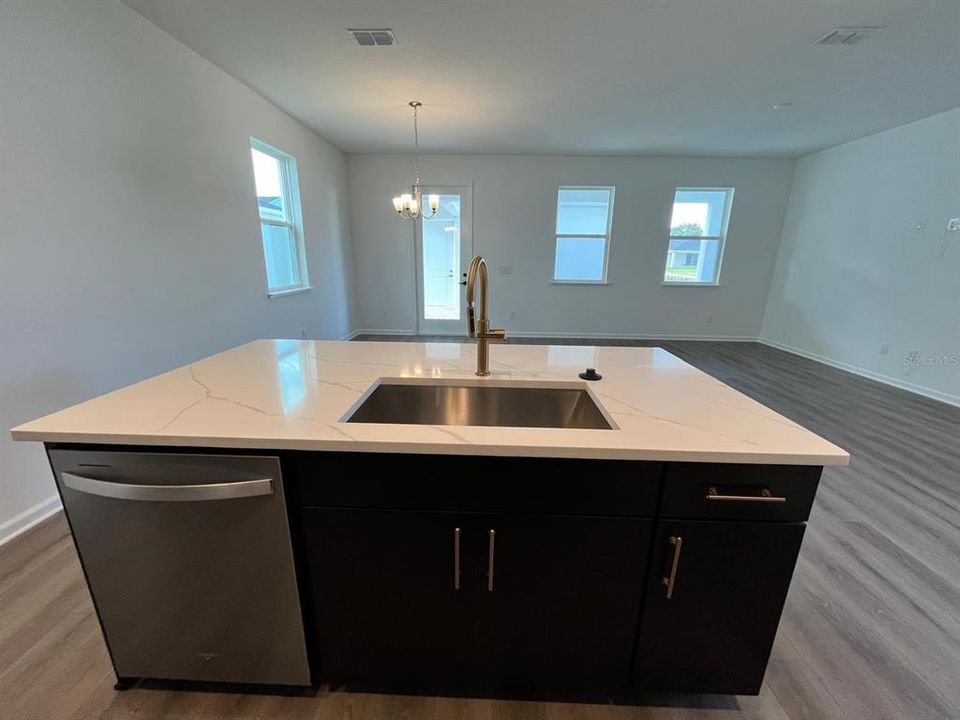 For Rent: $3,100 (4 beds, 3 baths, 2142 Square Feet)