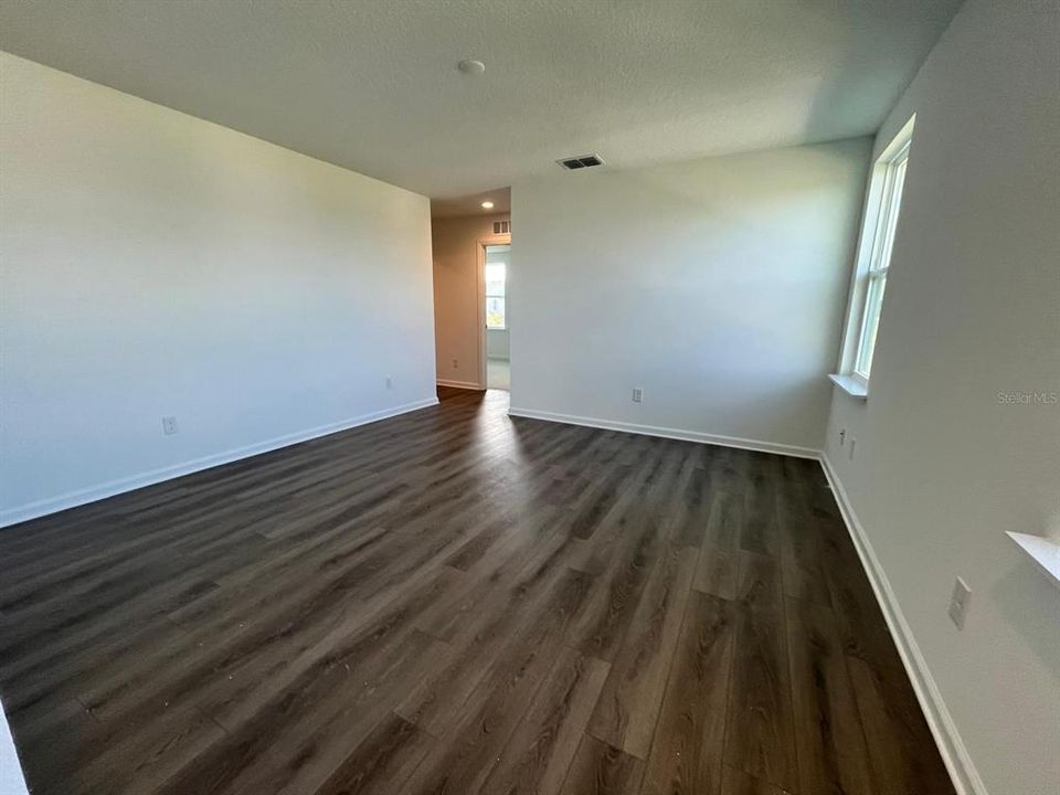 For Rent: $3,100 (4 beds, 3 baths, 2142 Square Feet)