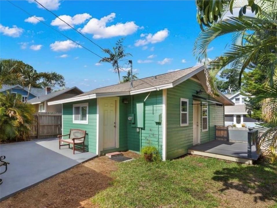 For Rent: $2,000 (0 beds, 1 baths, 624 Square Feet)