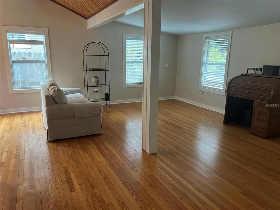 For Rent: $2,000 (0 beds, 1 baths, 624 Square Feet)