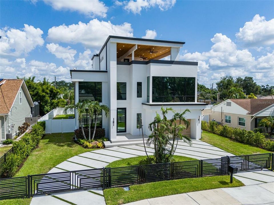 For Sale: $3,399,990 (6 beds, 5 baths, 5201 Square Feet)