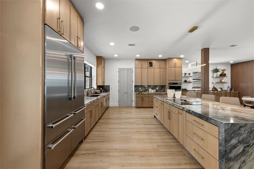 For Sale: $3,399,990 (6 beds, 5 baths, 5201 Square Feet)