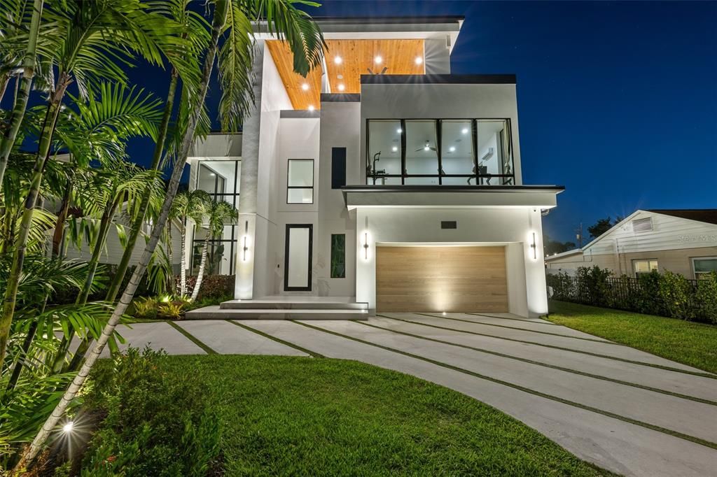 For Sale: $3,399,990 (6 beds, 5 baths, 5201 Square Feet)