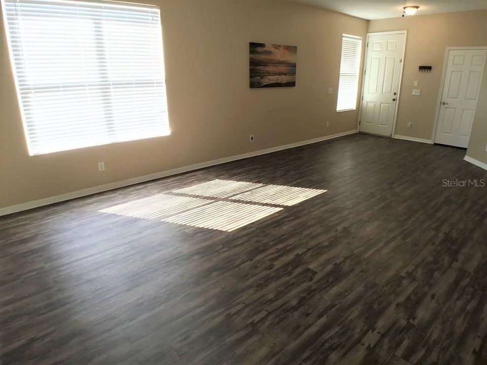 For Rent: $2,100 (3 beds, 2 baths, 1592 Square Feet)