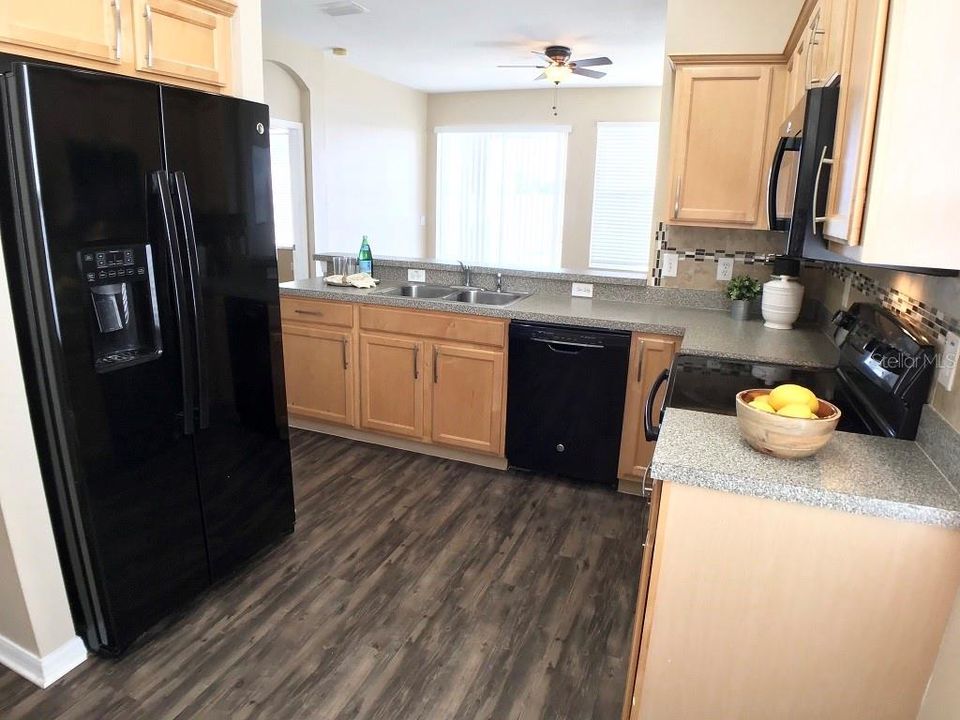 For Rent: $2,100 (3 beds, 2 baths, 1592 Square Feet)