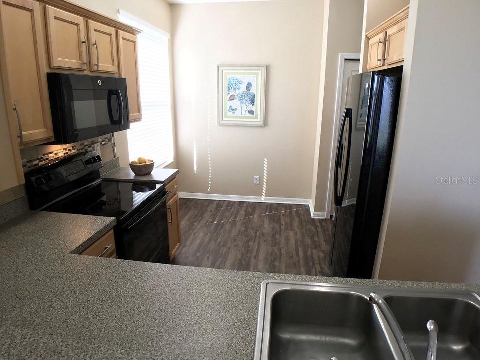 For Rent: $2,100 (3 beds, 2 baths, 1592 Square Feet)